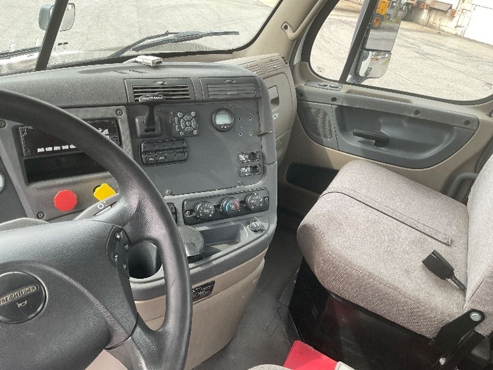 Day Cab Tractor-Heavy Duty Tractors-Freightliner-2018-Cascadia 12542ST-Guilderland Center-NY-400,431\n\t\tmiles-$ 35,500 - Image 11