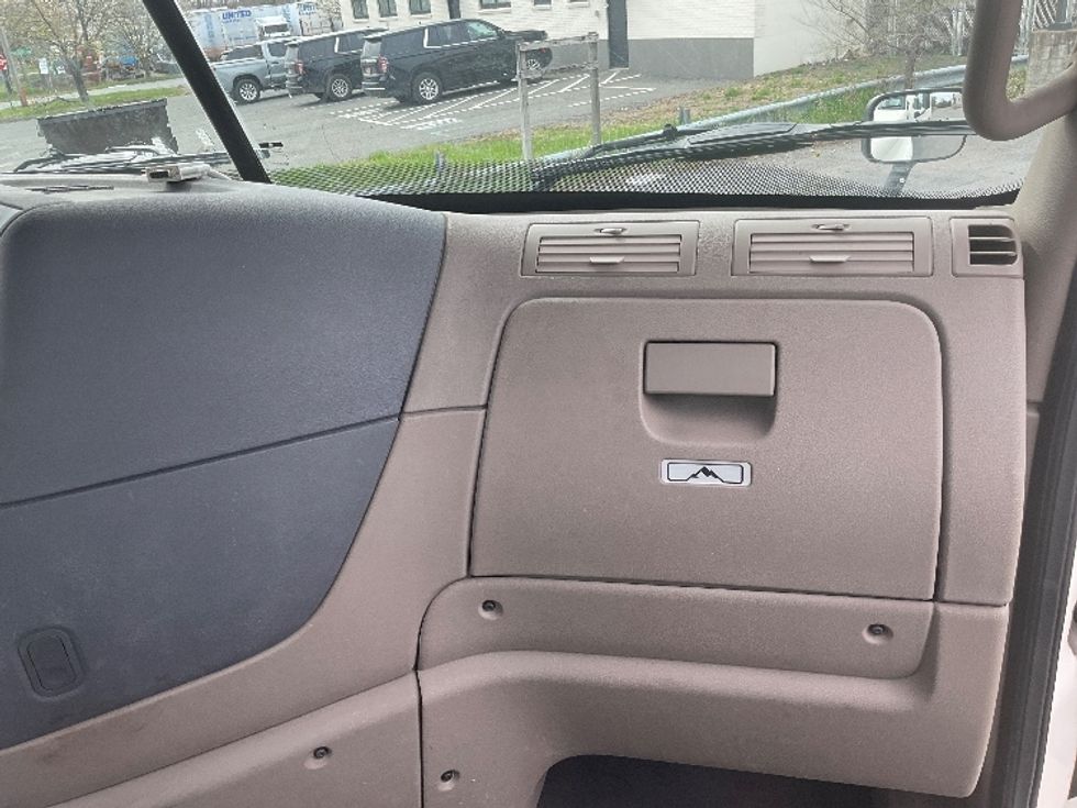 Day Cab Tractor-Heavy Duty Tractors-Freightliner-2018-Cascadia 12542ST-Guilderland Center-NY-400,431\n\t\tmiles-$ 35,500 - Image 13