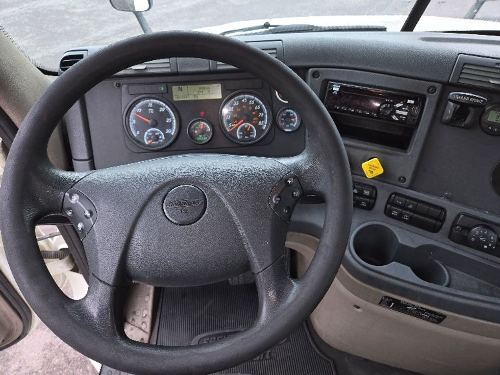 Day Cab Tractor-Heavy Duty Tractors-Freightliner-2018-Cascadia 12542ST-Hazleton-PA-467,043\n\t\tmiles-$ 24,750 - Image 11