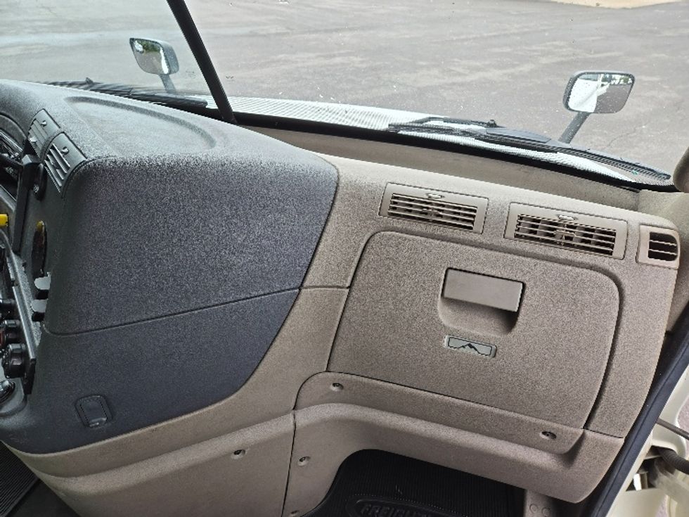 Day Cab Tractor-Heavy Duty Tractors-Freightliner-2018-Cascadia 12542ST-Hazleton-PA-467,043\n\t\tmiles-$ 24,750 - Image 13