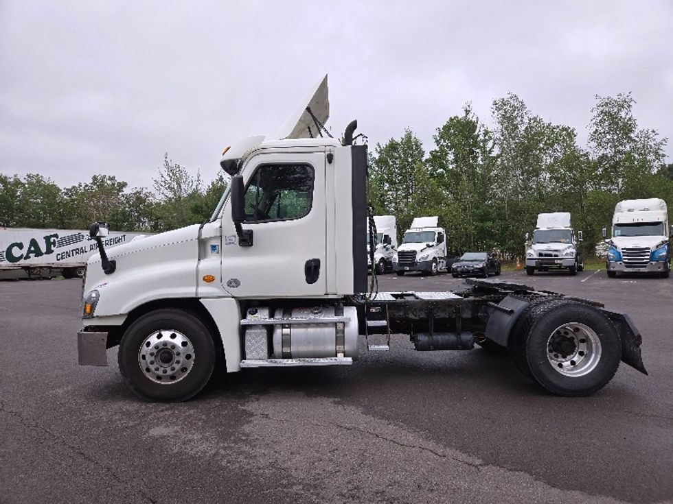 Day Cab Tractor-Heavy Duty Tractors-Freightliner-2018-Cascadia 12542ST-Hazleton-PA-467,043\n\t\tmiles-$ 24,750 - Image 4