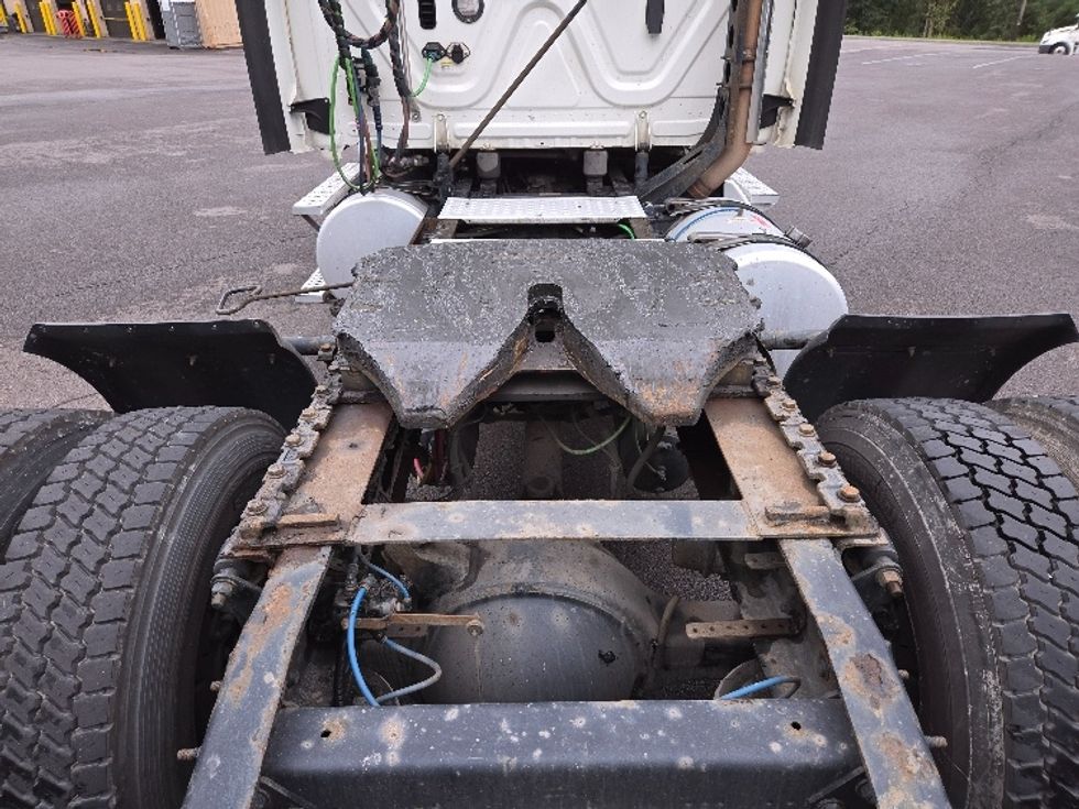 Day Cab Tractor-Heavy Duty Tractors-Freightliner-2018-Cascadia 12542ST-Hazleton-PA-467,043\n\t\tmiles-$ 24,750 - Image 6