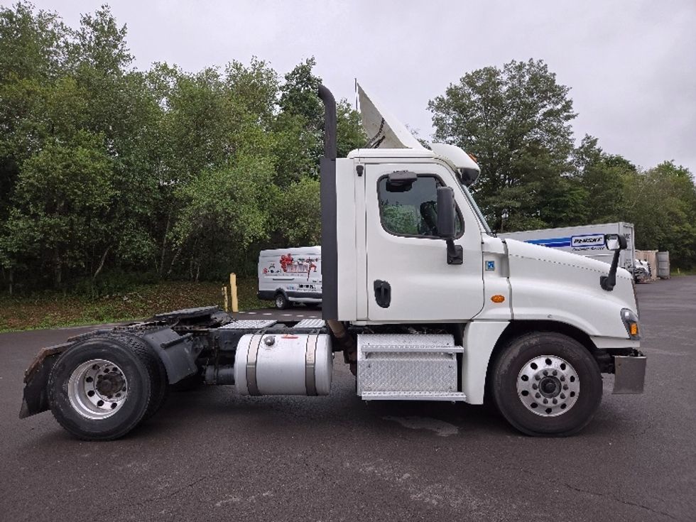 Day Cab Tractor-Heavy Duty Tractors-Freightliner-2018-Cascadia 12542ST-Hazleton-PA-467,043\n\t\tmiles-$ 24,750 - Image 8