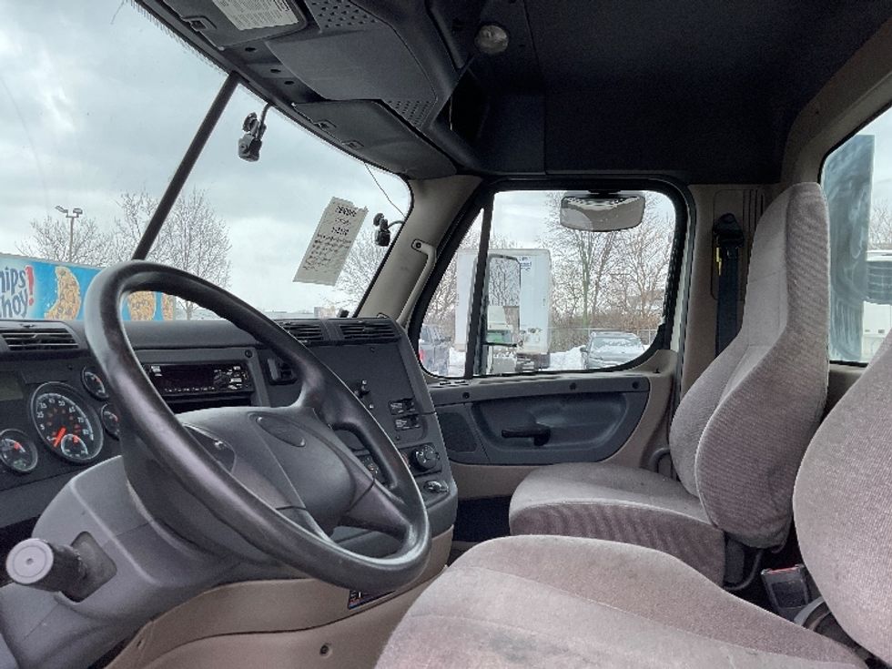 2018 Freightliner Cascadia 125" Sleeper Cab photo 10