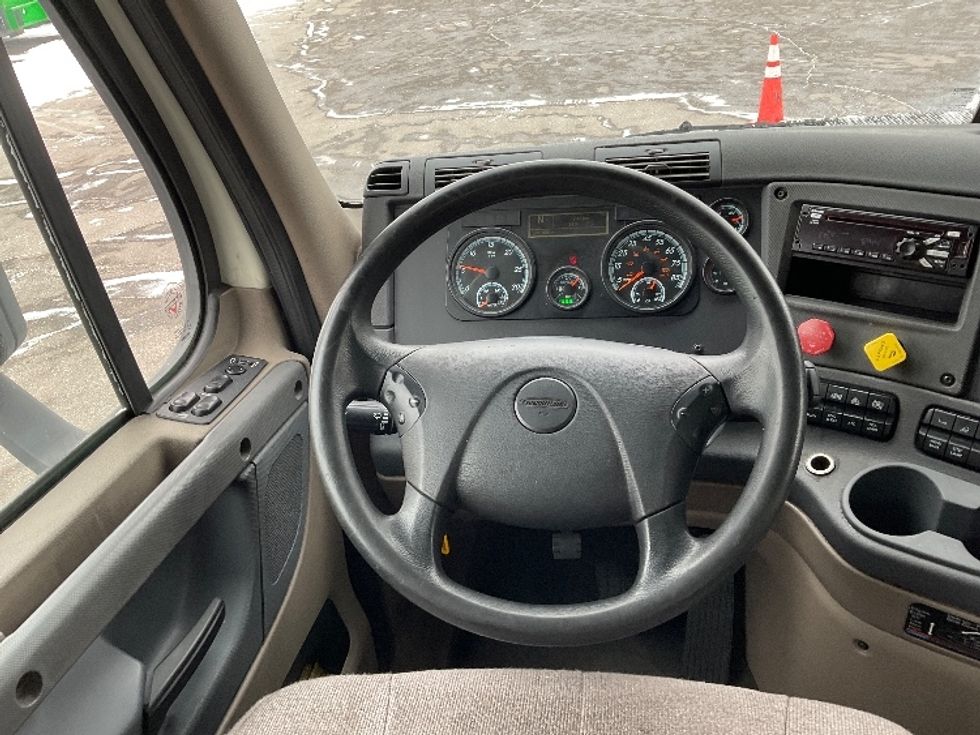 2018 Freightliner Cascadia 125" Sleeper Cab photo 11