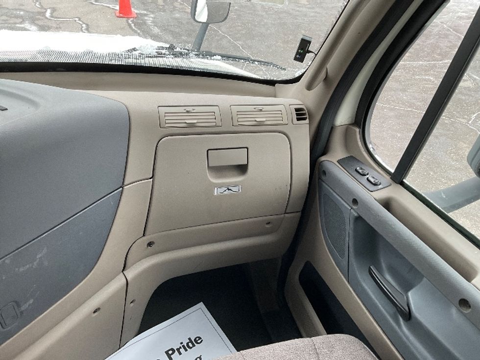 2018 Freightliner Cascadia 125" Sleeper Cab photo 13