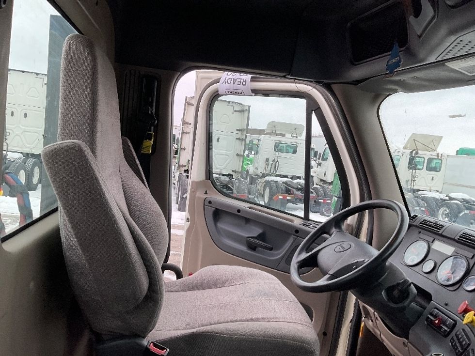 2018 Freightliner Cascadia 125" Sleeper Cab photo 14