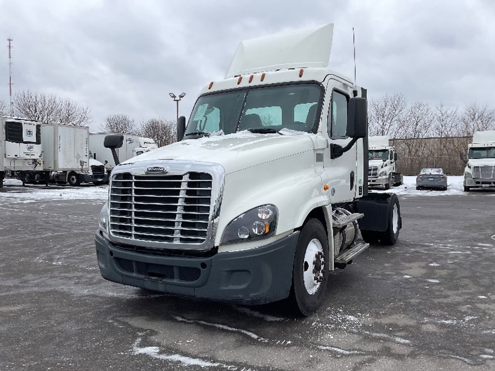 2018 Freightliner Cascadia 125" Sleeper Cab photo 3