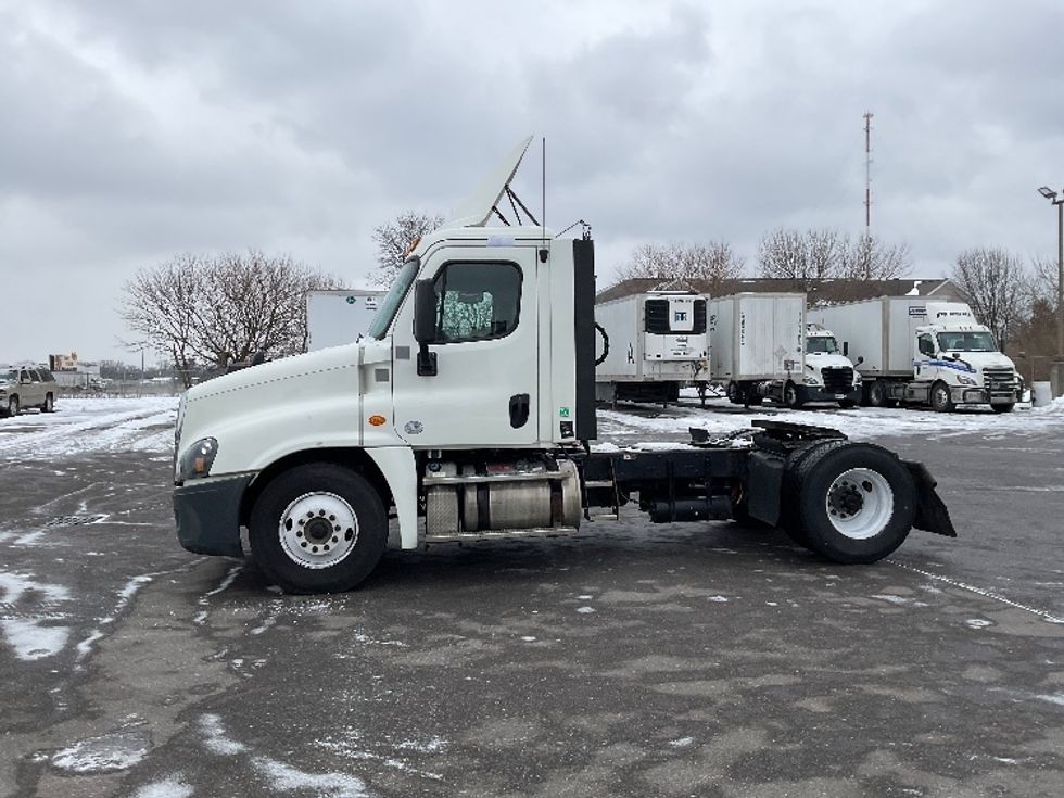 2018 Freightliner Cascadia 125" Sleeper Cab photo 4