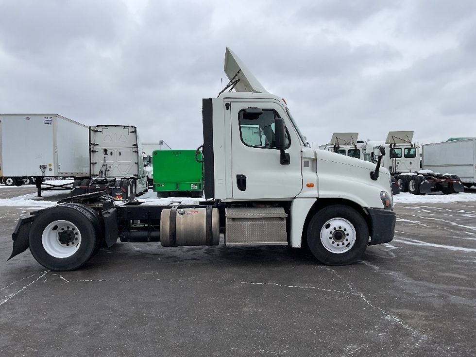 2018 Freightliner Cascadia 125" Sleeper Cab photo 8