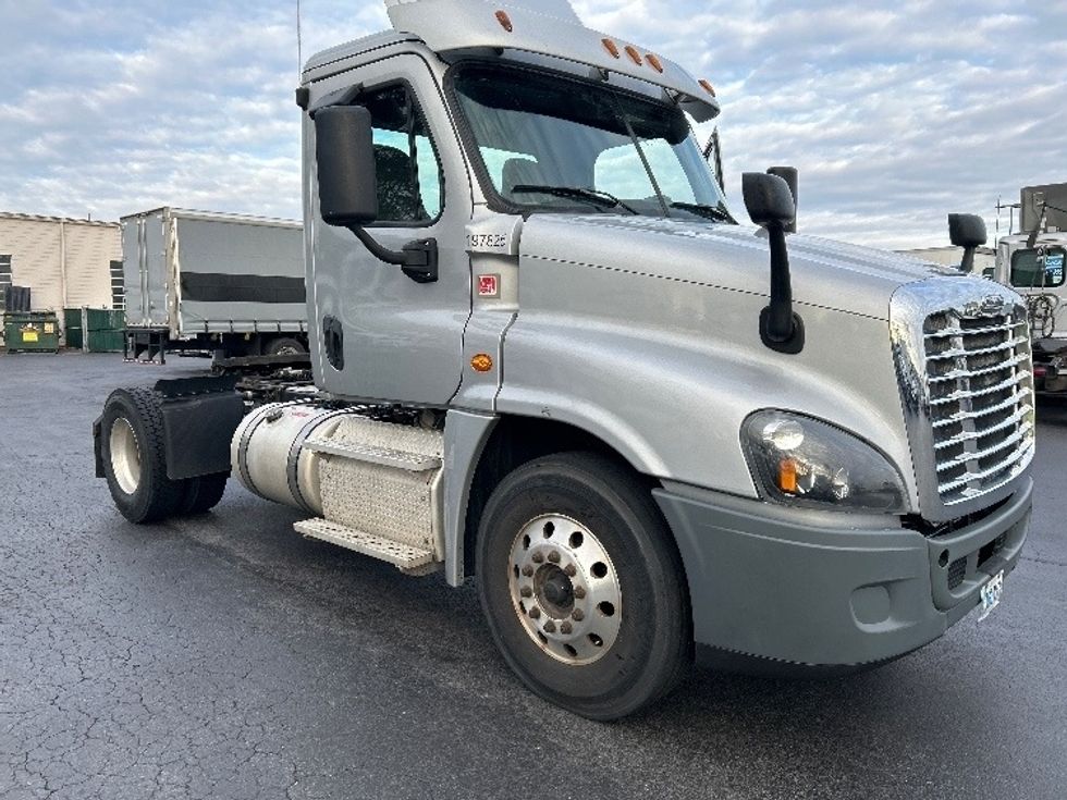 Day Cab Tractor-Heavy Duty Tractors-Freightliner-2018-Cascadia 12542ST-Lancaster-PA-238,478\n\t\tmiles-$ 37,500 - Image 1