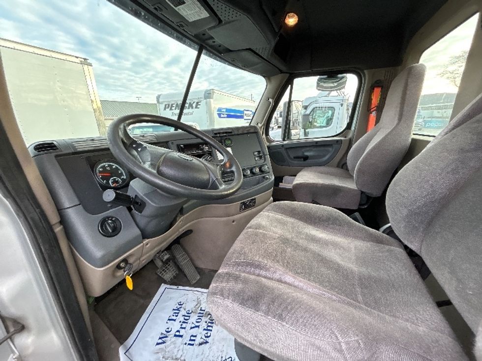 Day Cab Tractor-Heavy Duty Tractors-Freightliner-2018-Cascadia 12542ST-Lancaster-PA-238,478\n\t\tmiles-$ 37,500 - Image 10