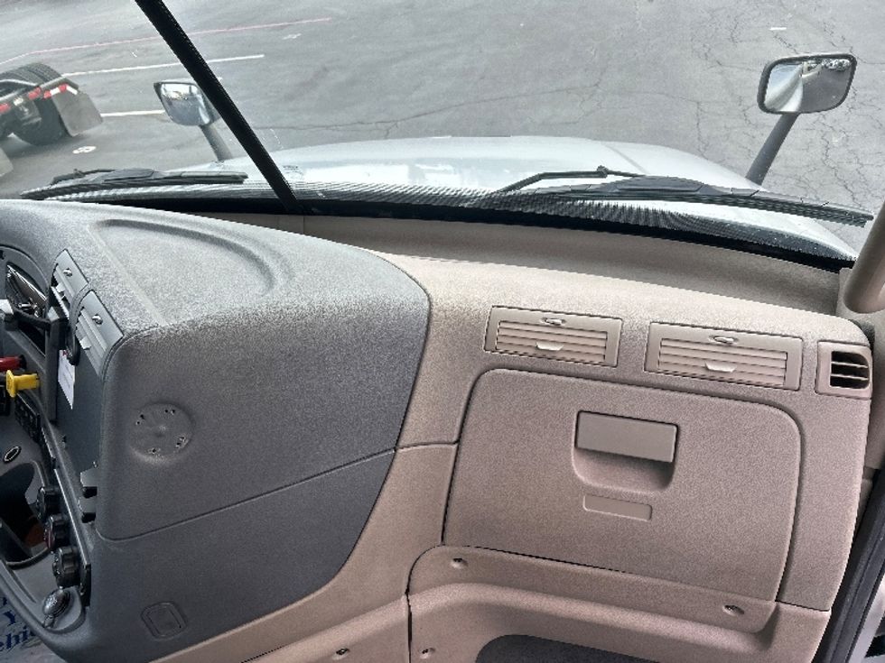 Day Cab Tractor-Heavy Duty Tractors-Freightliner-2018-Cascadia 12542ST-Lancaster-PA-238,478\n\t\tmiles-$ 37,500 - Image 13