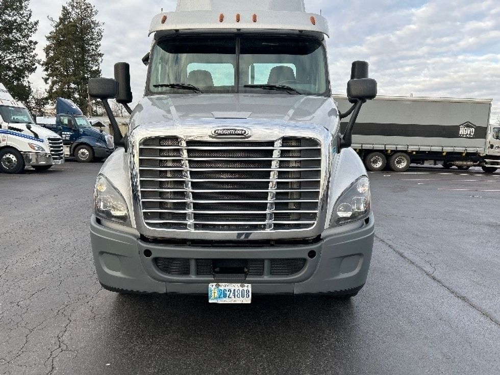 Day Cab Tractor-Heavy Duty Tractors-Freightliner-2018-Cascadia 12542ST-Lancaster-PA-238,478\n\t\tmiles-$ 37,500 - Image 2