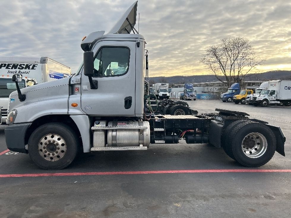 Day Cab Tractor-Heavy Duty Tractors-Freightliner-2018-Cascadia 12542ST-Lancaster-PA-238,478\n\t\tmiles-$ 37,500 - Image 4