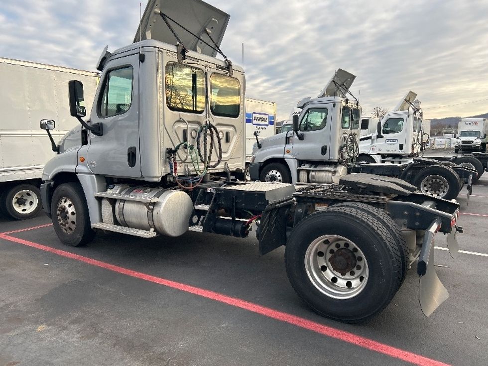 Day Cab Tractor-Heavy Duty Tractors-Freightliner-2018-Cascadia 12542ST-Lancaster-PA-238,478\n\t\tmiles-$ 37,500 - Image 5