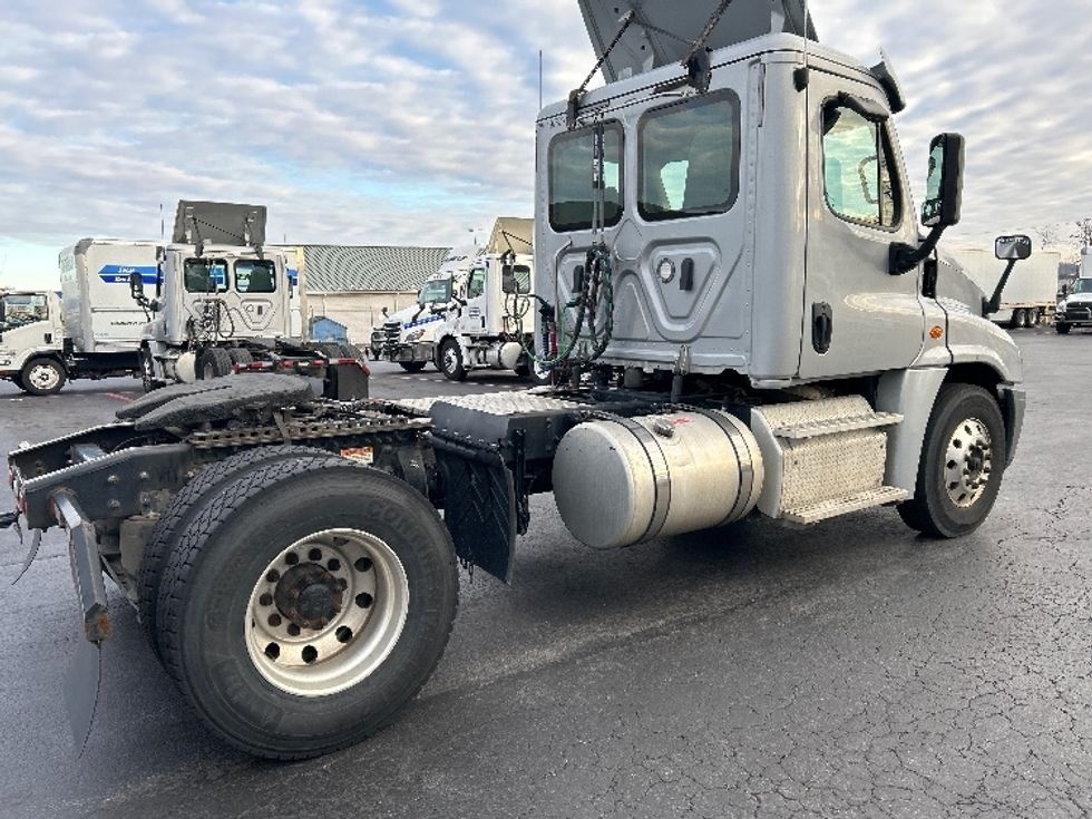 Day Cab Tractor-Heavy Duty Tractors-Freightliner-2018-Cascadia 12542ST-Lancaster-PA-238,478\n\t\tmiles-$ 37,500 - Image 7