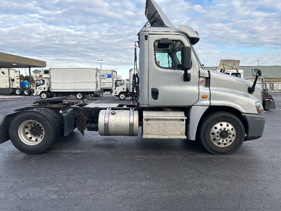 Day Cab Tractor-Heavy Duty Tractors-Freightliner-2018-Cascadia 12542ST-Lancaster-PA-238,478\n\t\tmiles-$ 37,500 - Image 8
