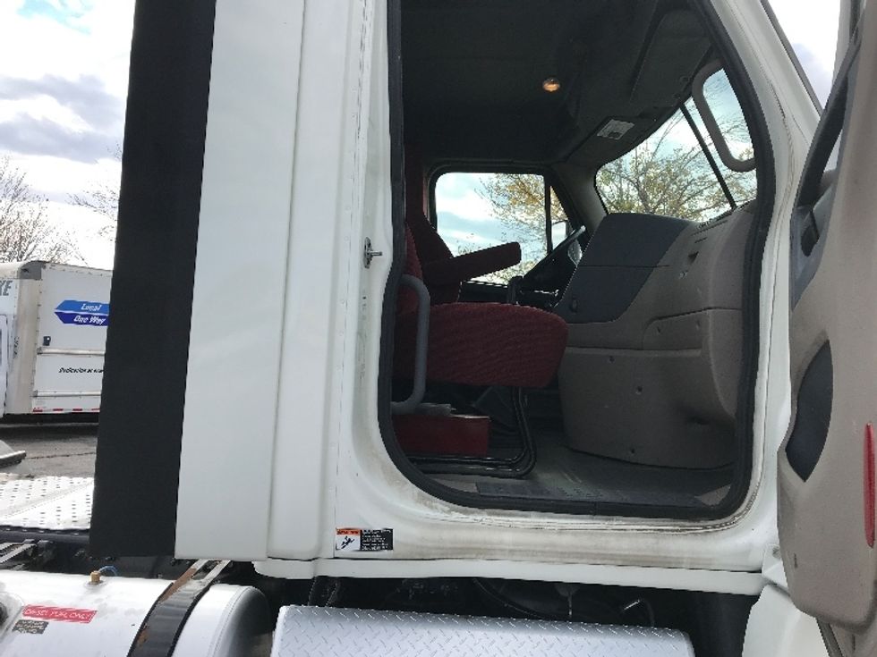 Day Cab Tractor-Heavy Duty Tractors-Freightliner-2018-Cascadia 12542ST-Lincoln-NE-443,549\n\t\tmiles-$ 29,000 - Image 11