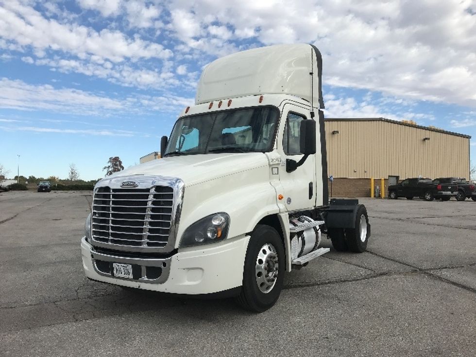 Day Cab Tractor-Heavy Duty Tractors-Freightliner-2018-Cascadia 12542ST-Lincoln-NE-443,549\n\t\tmiles-$ 29,000 - Image 2