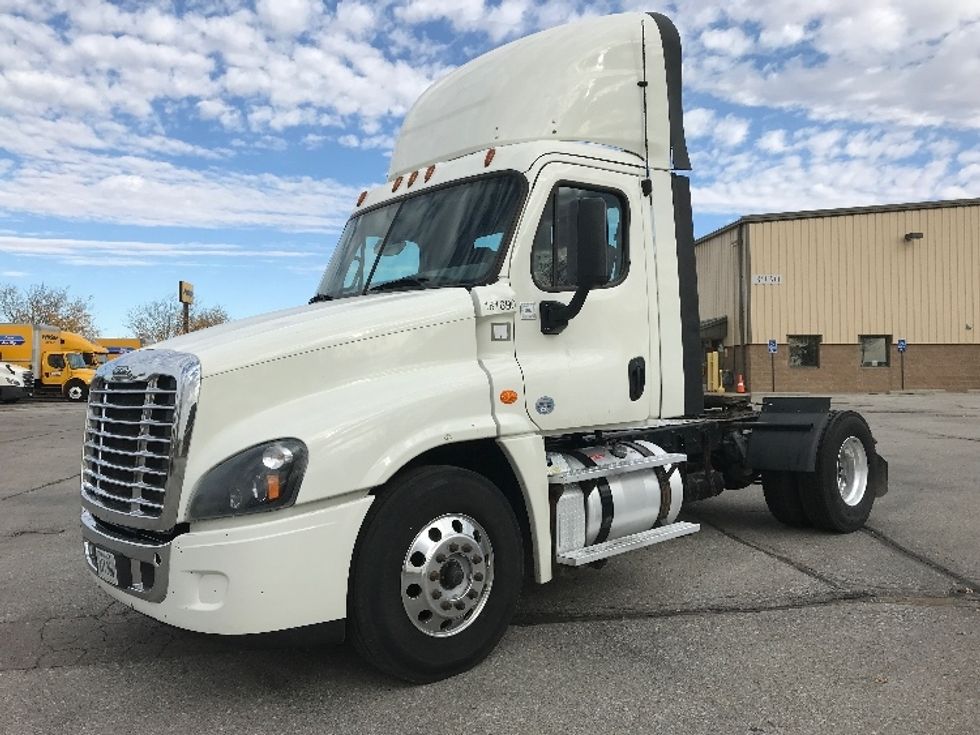Day Cab Tractor-Heavy Duty Tractors-Freightliner-2018-Cascadia 12542ST-Lincoln-NE-443,549\n\t\tmiles-$ 29,000 - Image 3
