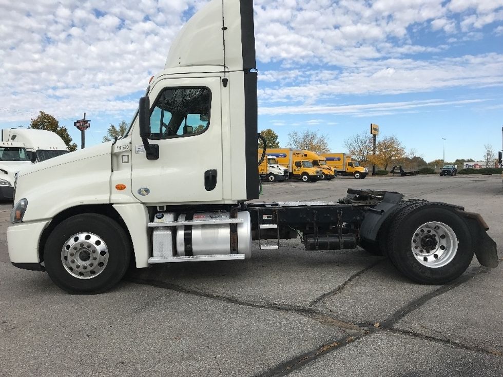 Day Cab Tractor-Heavy Duty Tractors-Freightliner-2018-Cascadia 12542ST-Lincoln-NE-443,549\n\t\tmiles-$ 29,000 - Image 4