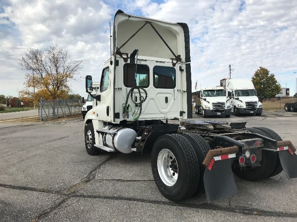 Day Cab Tractor-Heavy Duty Tractors-Freightliner-2018-Cascadia 12542ST-Lincoln-NE-443,549\n\t\tmiles-$ 29,000 - Image 5