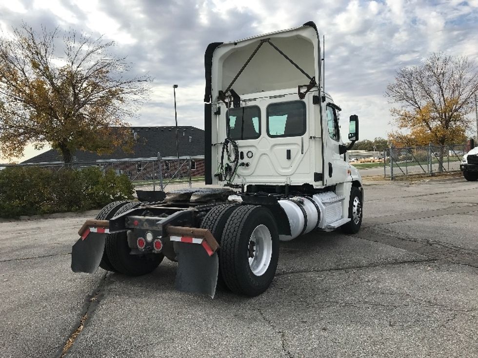 Day Cab Tractor-Heavy Duty Tractors-Freightliner-2018-Cascadia 12542ST-Lincoln-NE-443,549\n\t\tmiles-$ 29,000 - Image 7