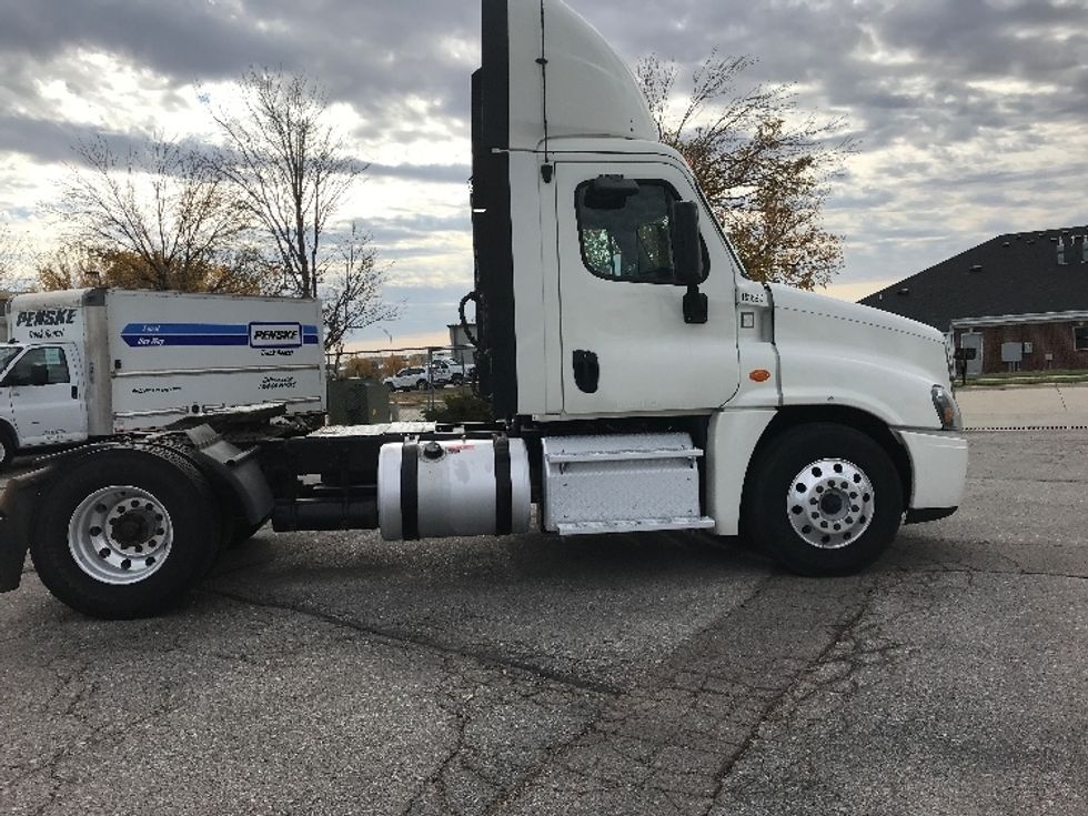 Day Cab Tractor-Heavy Duty Tractors-Freightliner-2018-Cascadia 12542ST-Lincoln-NE-443,549\n\t\tmiles-$ 29,000 - Image 8