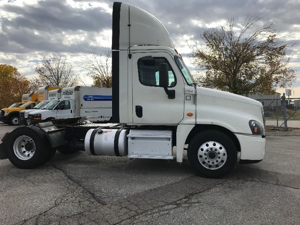 Day Cab Tractor-Heavy Duty Tractors-Freightliner-2018-Cascadia 12542ST-Lincoln-NE-443,549\n\t\tmiles-$ 29,000 - Image 9