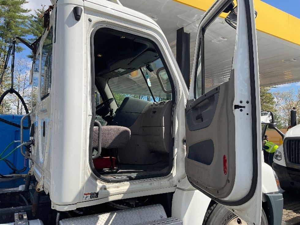 Day Cab Tractor-Heavy Duty Tractors-Freightliner-2018-Cascadia 12542ST-Londonderry-NH-324,421\n\t\tmiles-$ 30,500 - Image 12