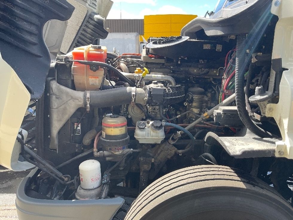 Day Cab Tractor-Heavy Duty Tractors-Freightliner-2018-Cascadia 12542ST-Londonderry-NH-324,421\n\t\tmiles-$ 30,500 - Image 16