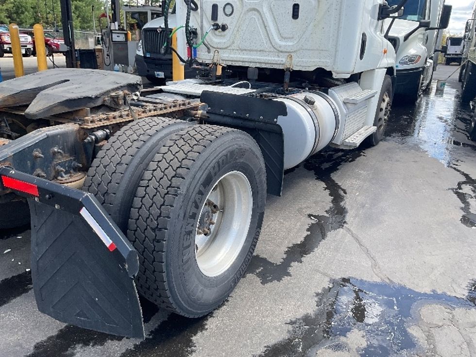 Day Cab Tractor-Heavy Duty Tractors-Freightliner-2018-Cascadia 12542ST-Londonderry-NH-324,421\n\t\tmiles-$ 30,500 - Image 17