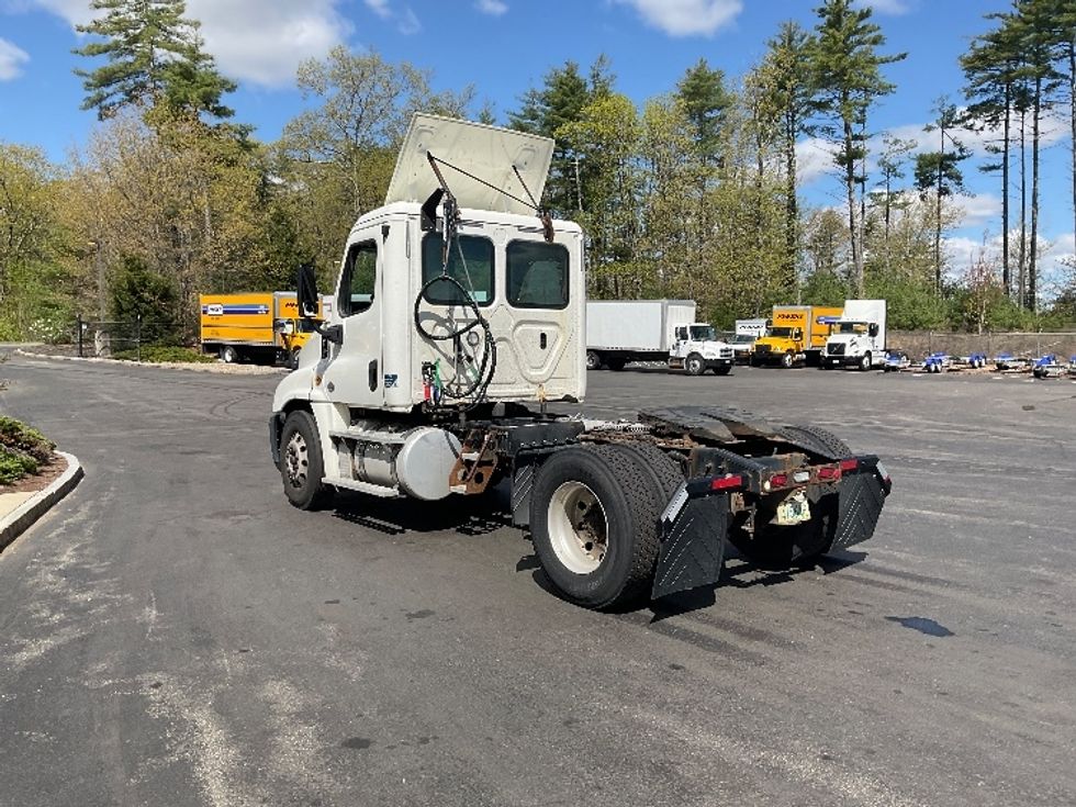 Day Cab Tractor-Heavy Duty Tractors-Freightliner-2018-Cascadia 12542ST-Londonderry-NH-324,421\n\t\tmiles-$ 30,500 - Image 5
