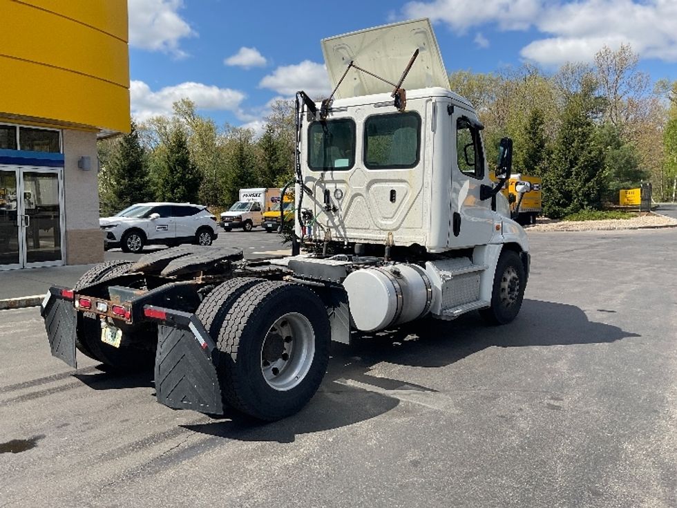 Day Cab Tractor-Heavy Duty Tractors-Freightliner-2018-Cascadia 12542ST-Londonderry-NH-324,421\n\t\tmiles-$ 30,500 - Image 7