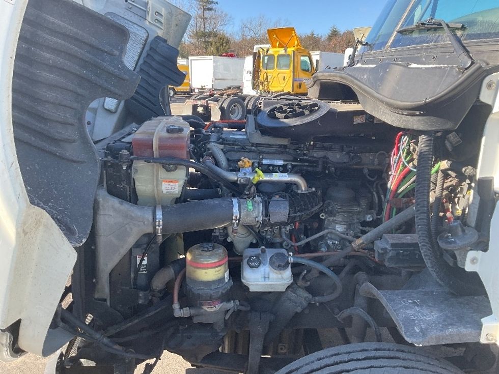 Day Cab Tractor-Heavy Duty Tractors-Freightliner-2018-Cascadia 12542ST-Londonderry-NH-328,601\n\t\tmiles-$ 36,000 - Image 16