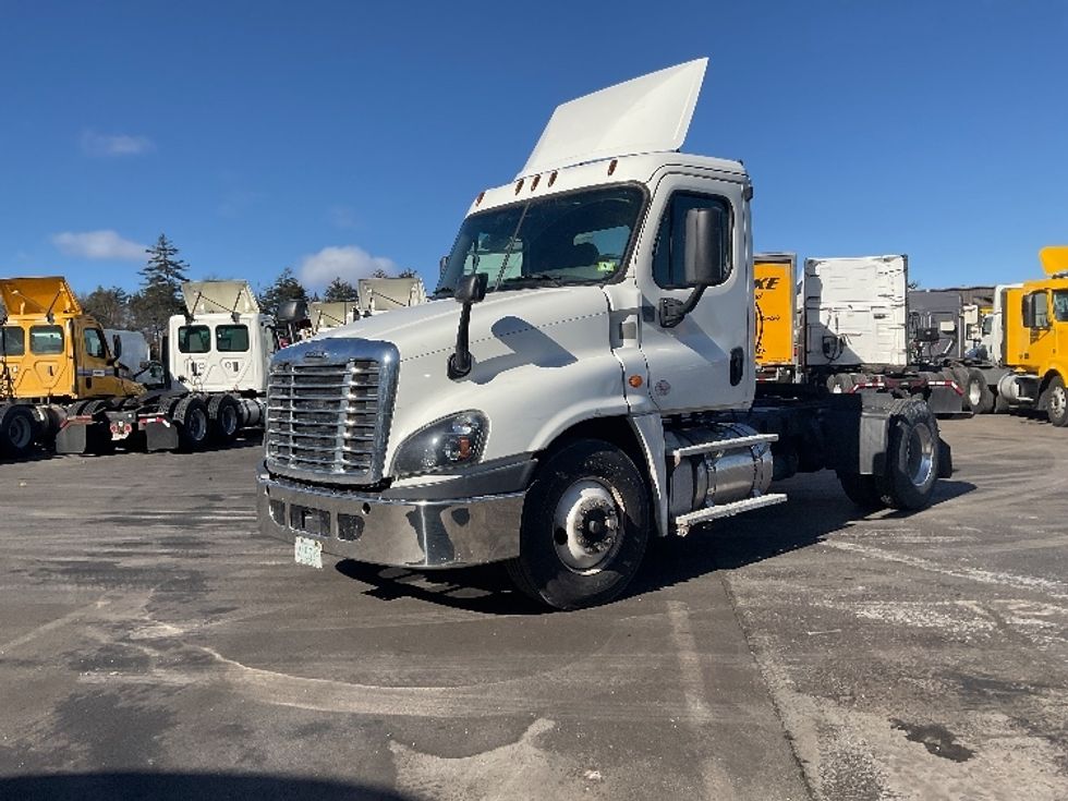 Day Cab Tractor-Heavy Duty Tractors-Freightliner-2018-Cascadia 12542ST-Londonderry-NH-328,601\n\t\tmiles-$ 36,000 - Image 3