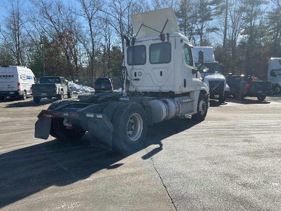 Day Cab Tractor-Heavy Duty Tractors-Freightliner-2018-Cascadia 12542ST-Londonderry-NH-328,601\n\t\tmiles-$ 36,000 - Image 7
