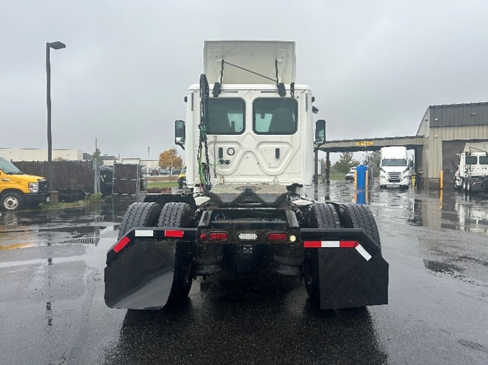 Day Cab Tractor-Heavy Duty Tractors-Freightliner-2018-Cascadia 12542ST-Londonderry-NH-330,678\n\t\tmiles-$ 32,750 - Image 6