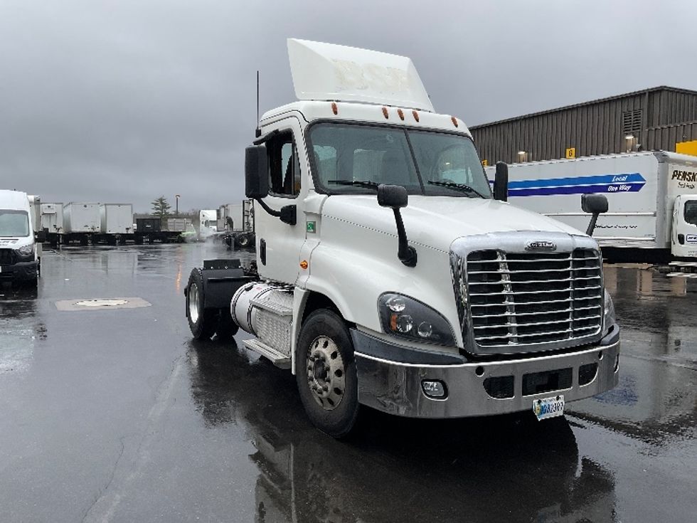 Day Cab Tractor-Heavy Duty Tractors-Freightliner-2018-Cascadia 12542ST-Londonderry-NH-345,869\n\t\tmiles-$ 29,500 - Image 1