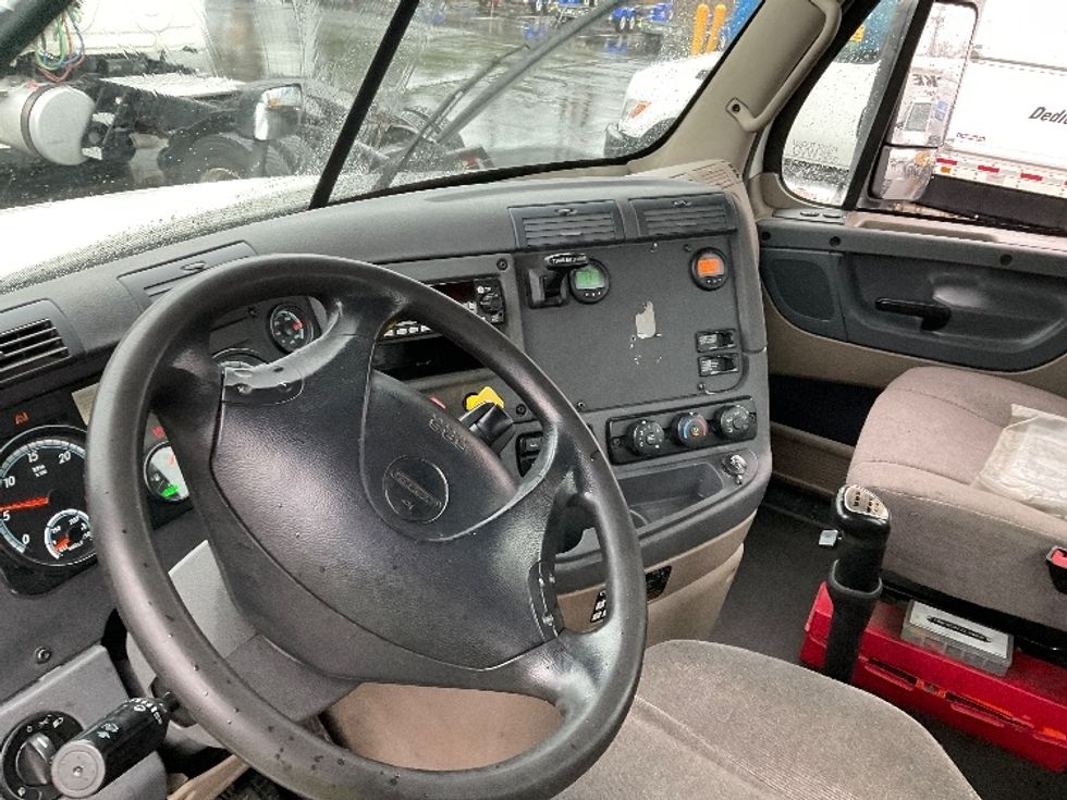 Day Cab Tractor-Heavy Duty Tractors-Freightliner-2018-Cascadia 12542ST-Londonderry-NH-345,869\n\t\tmiles-$ 29,500 - Image 10