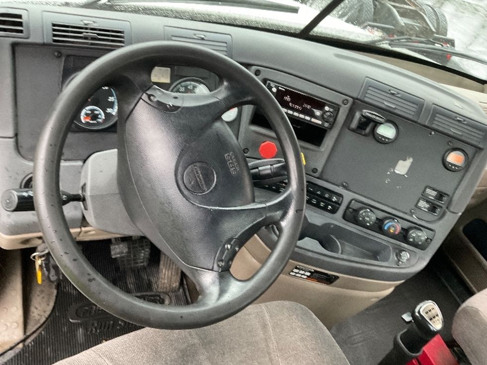 Day Cab Tractor-Heavy Duty Tractors-Freightliner-2018-Cascadia 12542ST-Londonderry-NH-345,869\n\t\tmiles-$ 29,500 - Image 11