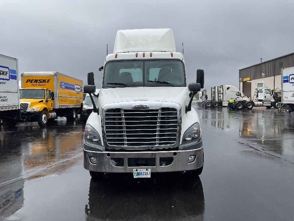 Day Cab Tractor-Heavy Duty Tractors-Freightliner-2018-Cascadia 12542ST-Londonderry-NH-345,869\n\t\tmiles-$ 29,500 - Image 2