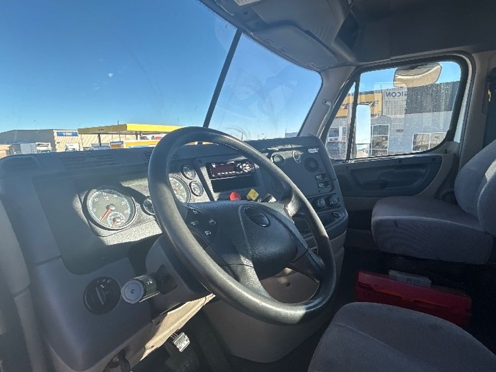 Day Cab Tractor-Heavy Duty Tractors-Freightliner-2018-Cascadia 12542ST-Lubbock-TX-462,927\n\t\tmiles-$ 25,500 - Image 10