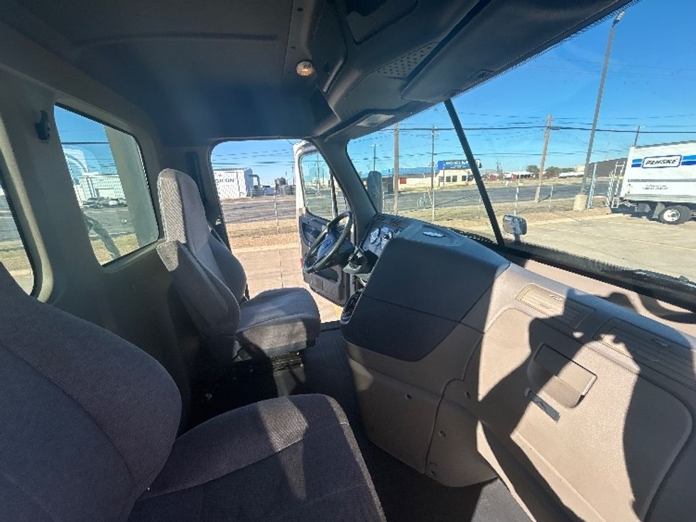 Day Cab Tractor-Heavy Duty Tractors-Freightliner-2018-Cascadia 12542ST-Lubbock-TX-462,927\n\t\tmiles-$ 25,500 - Image 14