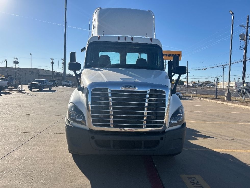 Day Cab Tractor-Heavy Duty Tractors-Freightliner-2018-Cascadia 12542ST-Lubbock-TX-462,927\n\t\tmiles-$ 25,500 - Image 2