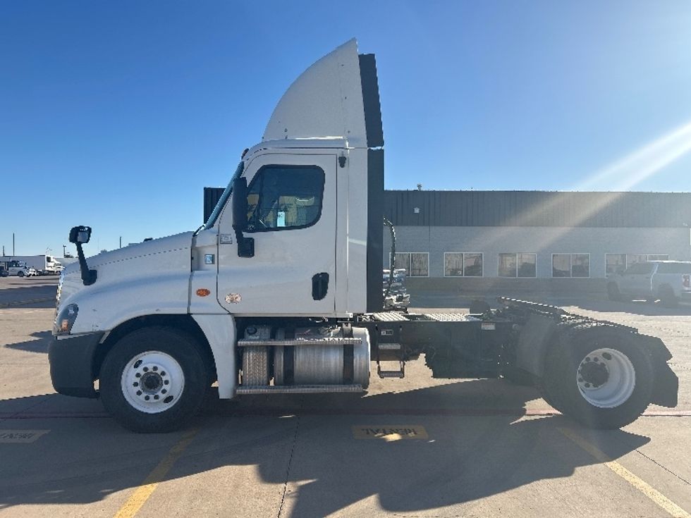 Day Cab Tractor-Heavy Duty Tractors-Freightliner-2018-Cascadia 12542ST-Lubbock-TX-462,927\n\t\tmiles-$ 25,500 - Image 4