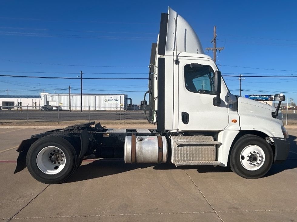 Day Cab Tractor-Heavy Duty Tractors-Freightliner-2018-Cascadia 12542ST-Lubbock-TX-462,927\n\t\tmiles-$ 25,500 - Image 8