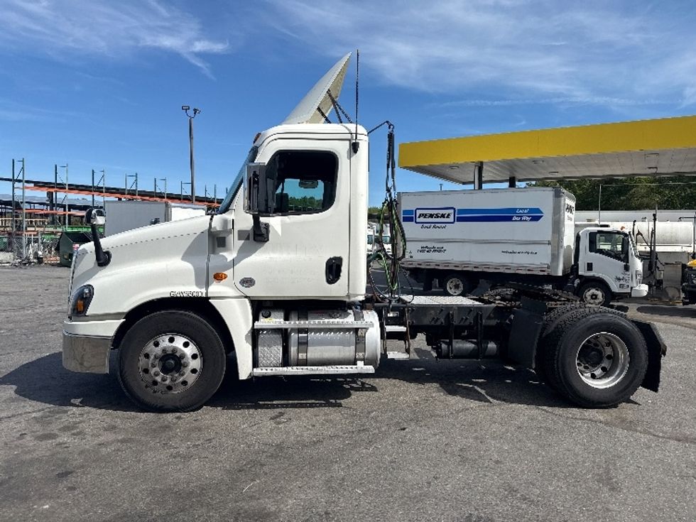 Day Cab Tractor-Heavy Duty Tractors-Freightliner-2018-Cascadia 12542ST-New Bedford-MA-299,978\n\t\tmiles-$ 26,250 - Image 4