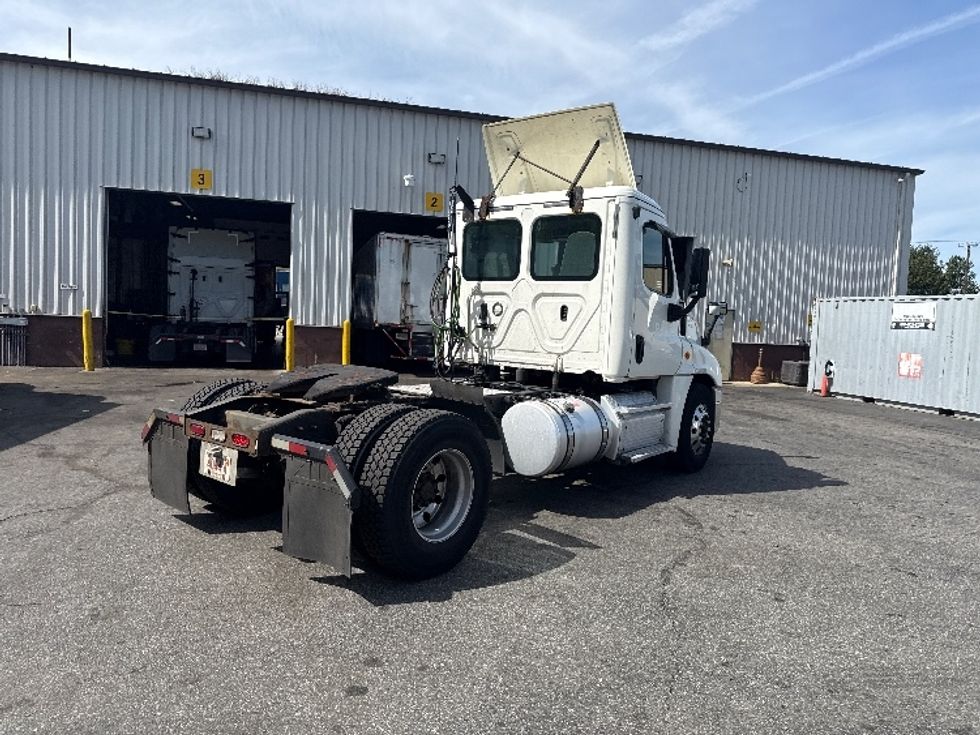 Day Cab Tractor-Heavy Duty Tractors-Freightliner-2018-Cascadia 12542ST-New Bedford-MA-299,978\n\t\tmiles-$ 26,250 - Image 7